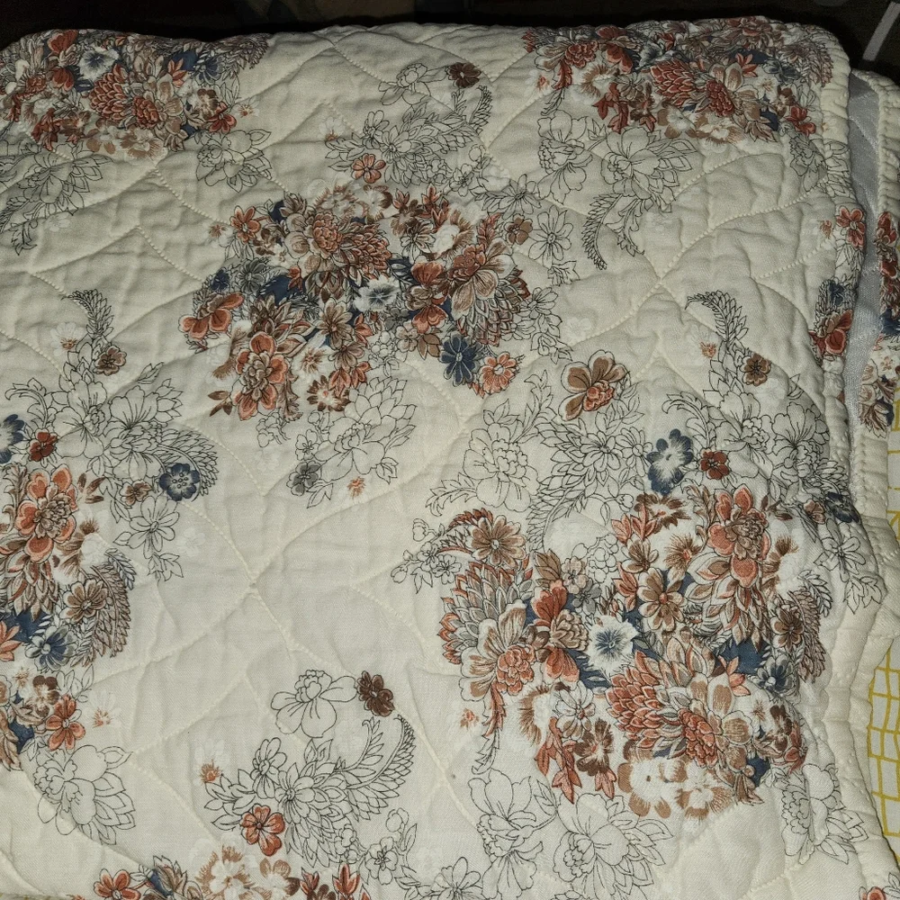Vintage 1970s “Victorian Bouquet” by Tastemaker  Quilted Comforter J.P. Stevens